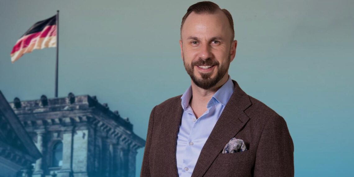 Nemački poslanik Tobijas Tajh: Ono što nazivaju „demokratijom“ često je ciljano mešanje u izbore u Srbiji