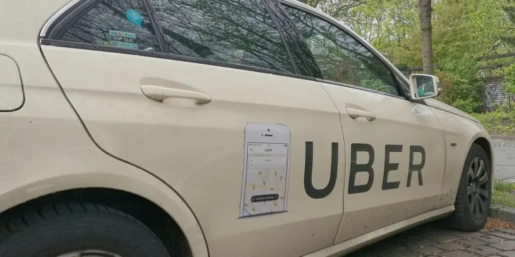 Vozilo povezano sa prevozom putem Uber platforme tokom istrage u Nemačkoj