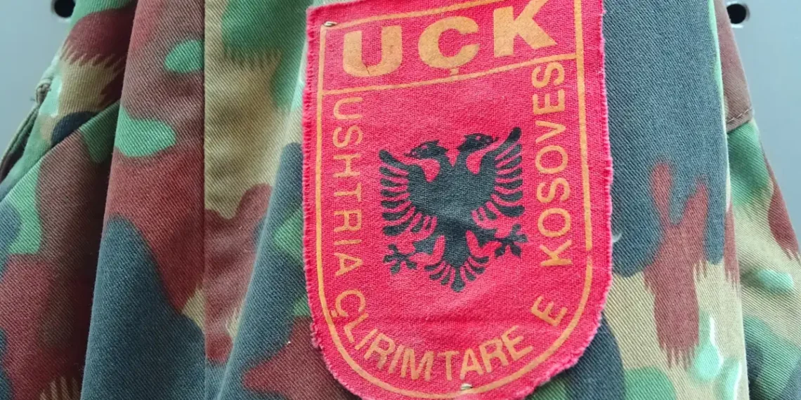 Uniforma i oznaka UÇK u Vojnom muzeju u Beogradu