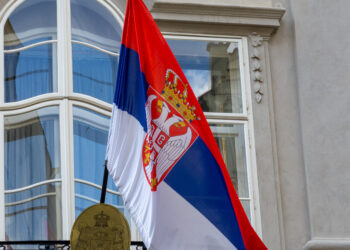 Zastava Srbije kao simbol sećanja na srpske žrtve