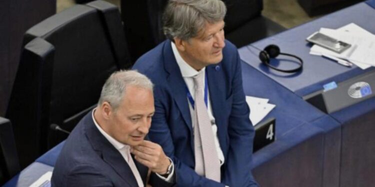 Brandšteter i Šider dolaze da ruše Srbiju: “Nepristrasni” posmatrači iz EP-a već su unapred osudili Vučića, priznali Kosovo i traže priznanje “genocida”