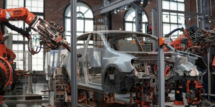 Robotizovana proizvodnja automobila u fabrici – ilustracija