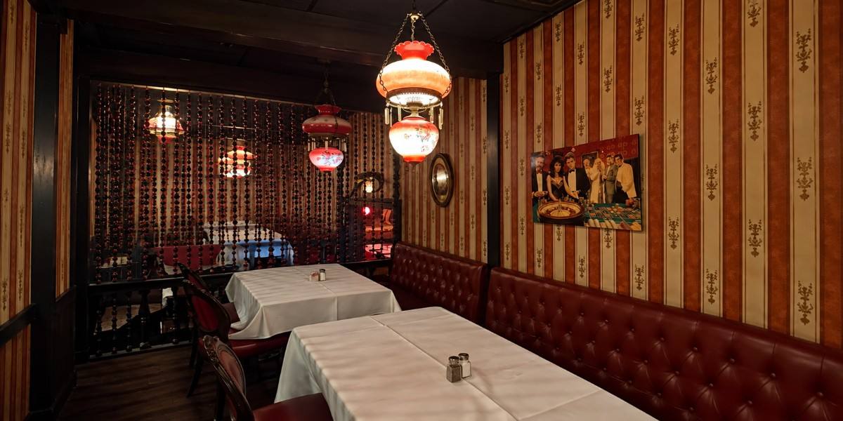 Cozy Vintage Restaurant Booths 1-100kb