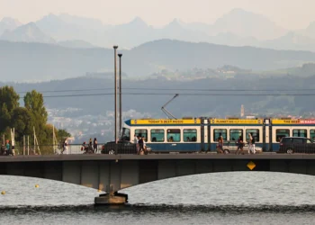 Tramvaj u Švajcarskoj kao ilustracija inicijative za besplatan javni prevoz