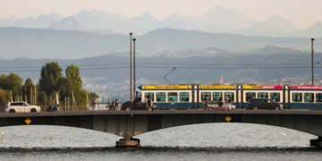 Tramvaj u Švajcarskoj kao ilustracija inicijative za besplatan javni prevoz