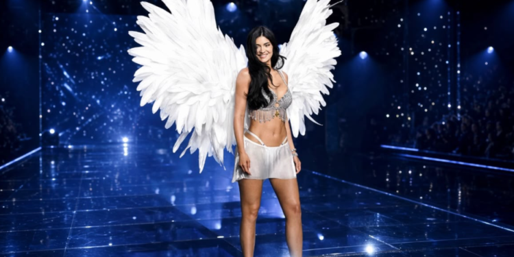 ,,Victoria’s Secret” revija vratila se u velikom stilu: Poznata lica, raskošna krila i muzički spektakl