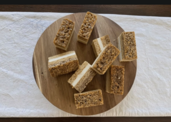 Medena pita sa orasima: Ukus detinjstva kojem je teško odoleti