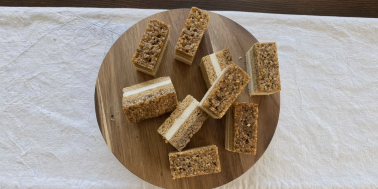 Medena pita sa orasima: Ukus detinjstva kojem je teško odoleti