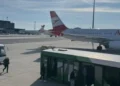 Putnički avioni na bečkom aerodromu – arhivska fotografija, ilustracija