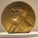 Nobel za fiziku Frensisu Halzenu: Antarktički led otkrio tragove iz svemira