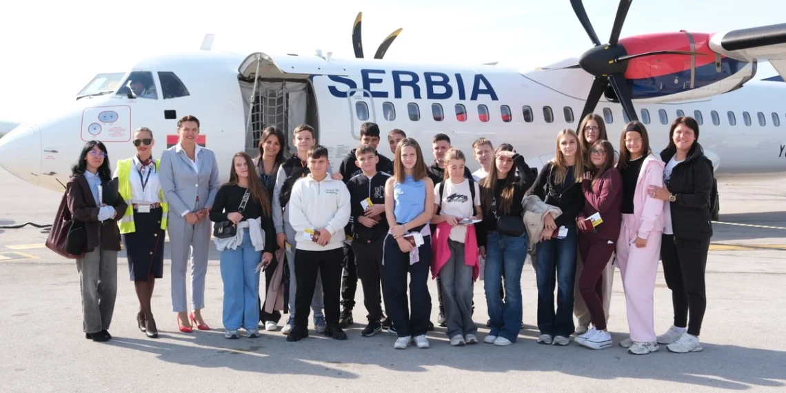 Đaci sa Kosova i Metohije prvi put u avionu: Air Serbia priredila let za pamćenje