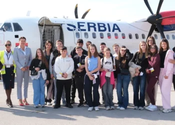 Đaci sa Kosova i Metohije prvi put u avionu: Air Serbia priredila let za pamćenje