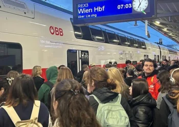 Železnička nesreća u Austriji: Vagoni iskočili iz šina, hiljade putnika blokirano