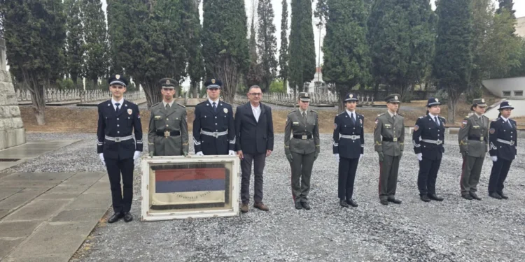 Srpska trobojka pronađena u Kanadi: Dar iz Velikog rata stigao u muzej u Solunu