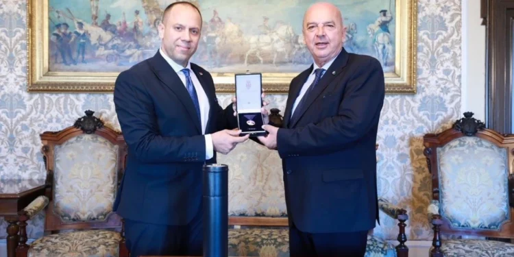 Gradonačelniku Trsta uručen Orden srpske zastave: Priznanje za jačanje veza Srbije i Italije
