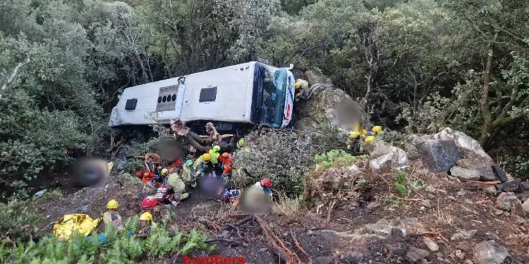Nesreća u Španiji: Autobus sleteo u provaliju, najmanje 41 povređen