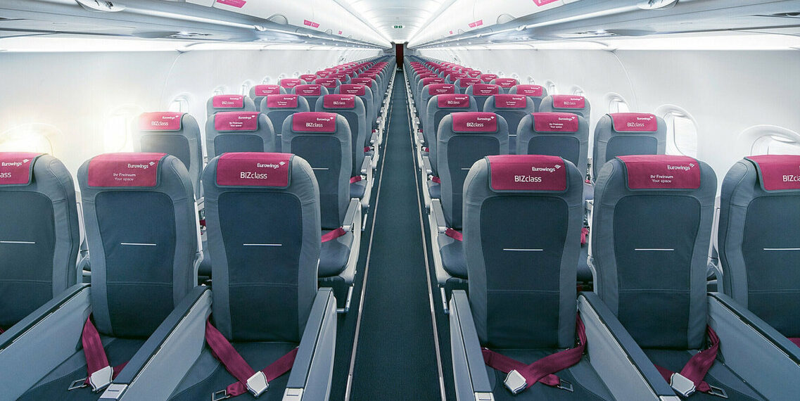 Uzbuna na letu za Diseldorf: Medicinske ekipe u zaštitnim odelima ušle u avion