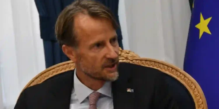 Upad u Informer: I šef Delegacije EU poručio da nasilje nije rešenje