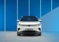Beli električni automobil Folksvagen ID.4