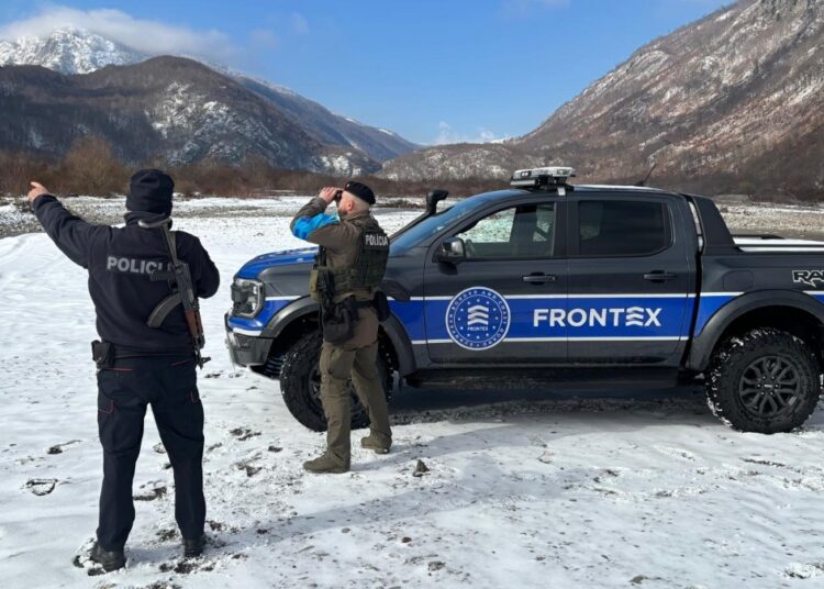 Pripadnici Fronteksa u zajedničkoj graničnoj patroli