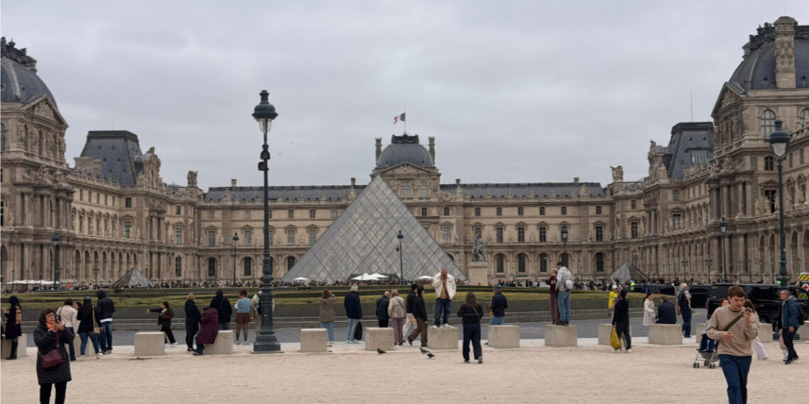 Pariz strahuje od novih nereda: Luvr, Orsej i Pikaso zatvaraju vrata