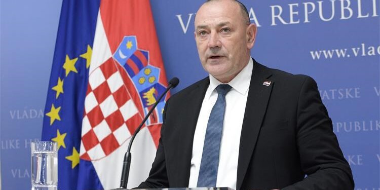 Tomo Medved, hrvatski ministar branitelja