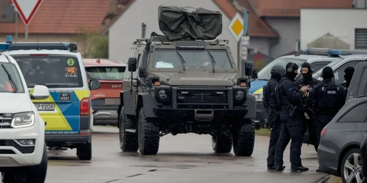 Specijalne policijske jedinice u Berngauu posle dvostrukog ubistva