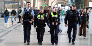 Policijska patrola na Glavnoj železničkoj stanici u Lajpcigu