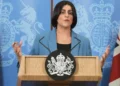 Šabana Mahmud tokom govora o britanskoj migrantskoj politici
