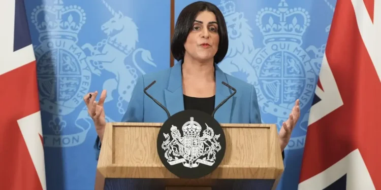 Šabana Mahmud tokom govora o britanskoj migrantskoj politici