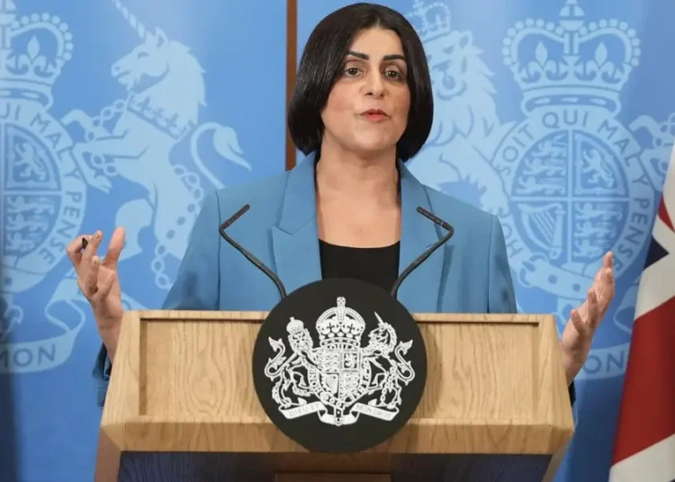 Šabana Mahmud tokom govora o britanskoj migrantskoj politici
