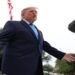 Arhivska fotografija Donalda Trampa tokom razgovora sa novinarima ispred Bele kuće, 3. oktobra 2026.