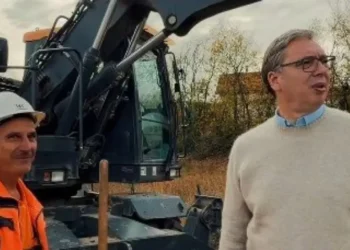 Vučić sa radnicima na sanaciji puta Zlot–Podgorac, 13. oktobar 2026.