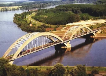 Stari betonski Žeželjev most preko Dunava u Novom Sadu, šezdesetih godina